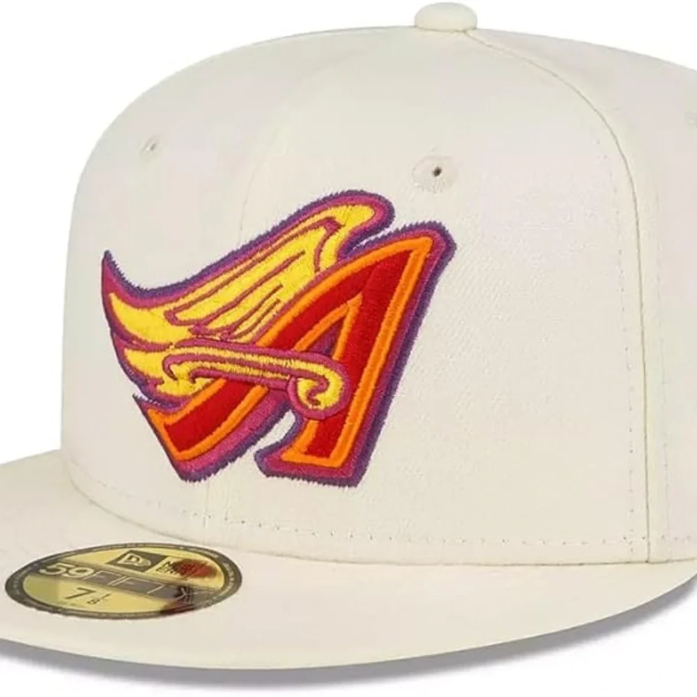New Era White Fitted Cap with Embroidered Logo - Picture 1 of 7